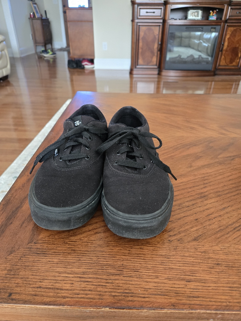 Vans Women's 8.5 or Men's 7 Black Low-Top Canvas Sneakers - Picture 4 of 7